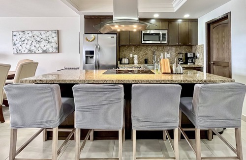 Playa Encantada Condo | BeachCove-JollaExcellence-IndoorPool&BeachAccess