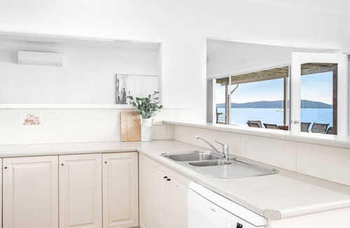 Salamander Bay House | Beached Inn, 93 Foreshore Drive - Spacious beach front house