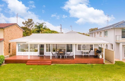 Salamander Bay House | Beached Inn, 93 Foreshore Drive - Spacious beach front house