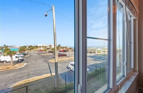 Crescent Beach Condo | Beacher's Lodge Studio Suite (not directly oceanfront)