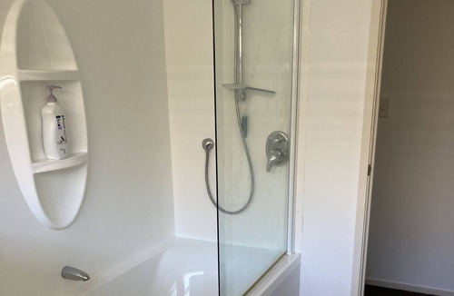 Otumoetai Apartment | Beaches, bbq area, apartment.