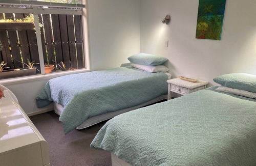 Otumoetai Apartment | Beaches, bbq area, apartment.