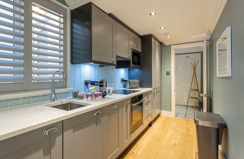 Seafront Apartment | Beaches Brighton 1