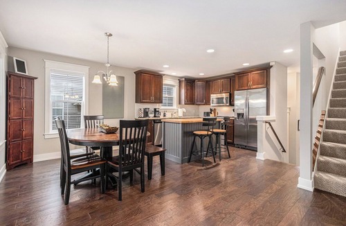 Benton Harbor House | Beaches & Bunkers | Golf Course | King Bed | Games