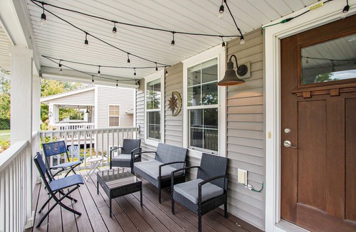 Benton Harbor House | Beaches & Bunkers | Golf Course | King Bed | Games