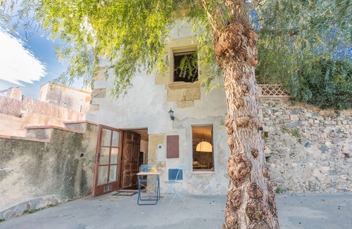 Cruilles House | Beaches+Countryside. Chic, Stone Townhome in Medieval Village,Air Conditioning!
