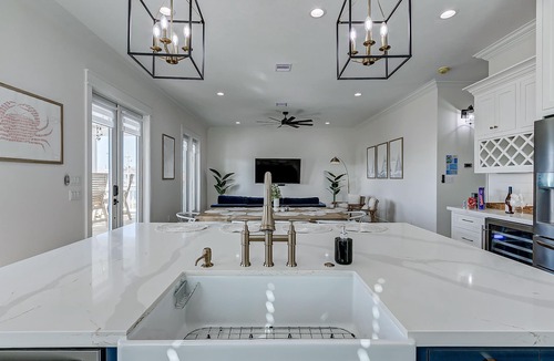 Crystal Beach House | Beaches&Dreams - HOT TUB - 5 Min Walk to Beach - Sleep 14