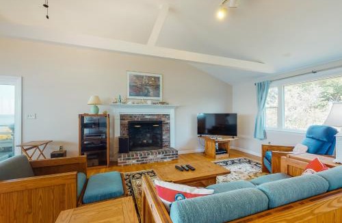 North Eastham House | Beaches n' Sunsets