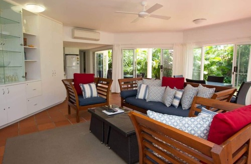 Wongaling Beach Apartment | Beaches No 4 - Absolute Beachfront