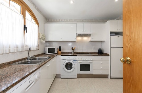 L'Hospitalet de l'Infant Ski Chalet | Beachfront family house with pool - UHC ARENAL 332