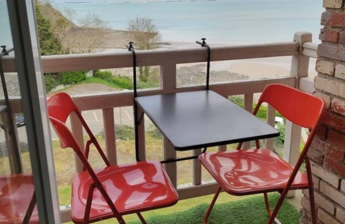Etables-sur-Mer Apartment | Beachfront apartment with full sea view