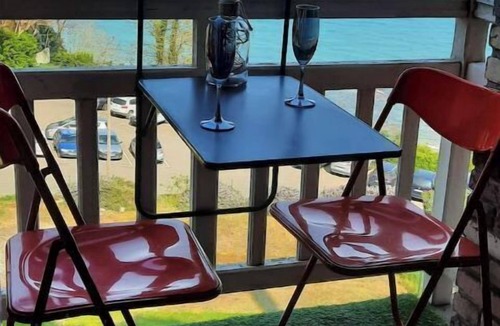 Etables-sur-Mer Apartment | Beachfront apartment with full sea view