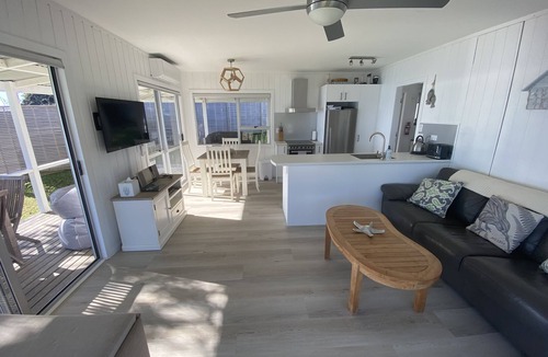 Russell House | Beachfront Escape - Tapeka Beach Bach