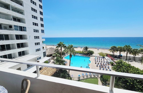 Galt Mile Condo | Beachfront Studio overlooking the Atlantic Ocean