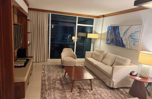 North Beach Hotel | Beachfront 1-bedroom apartment at LUXURY Carillon Miami Hotel
