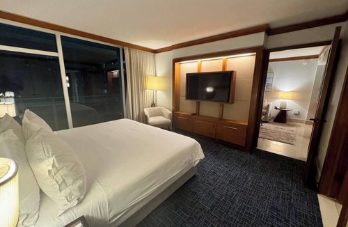 North Beach Hotel | Beachfront 1-bedroom apartment at LUXURY Carillon Miami Hotel