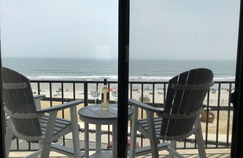 North Wildwood Condo | Beachfront 1Br/1Ba condo, free parking & WiFi w/Heated Pool