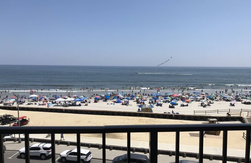 North Wildwood Condo | Beachfront 1Br/1Ba condo, free parking & WiFi w/Heated Pool