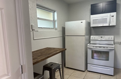 Hollywood South Central Beach Apartment | Beachfront 1BR/1BA/Ocean View Patio and Free Parking for 1 Compact Car