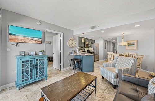 Belle Vista Condo | Beachfront 2 Bedrooms, Balcony, Pool + Hot Tub