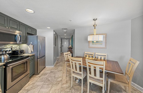 Belle Vista Condo | Beachfront 2 Bedrooms, Balcony, Pool + Hot Tub