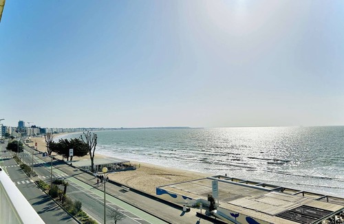 La Baule-Escoublac Apartment | Beachfront 2-Bedroom Apartment with Terrace and Parking in La Baule