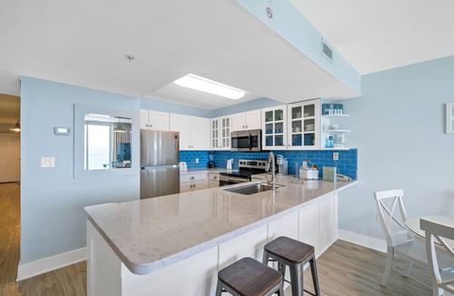 Destin Condo | BEACHFRONT - 280+ 5 star reviews - Remodeled - Tiki Bar - 3 Pools - 2 Hot Tubs