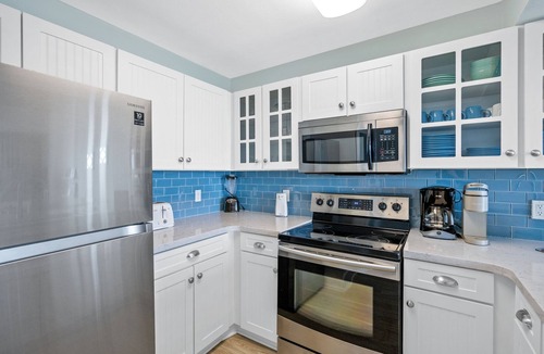 Destin Condo | BEACHFRONT - 280+ 5 star reviews - Remodeled - Tiki Bar - 3 Pools - 2 Hot Tubs