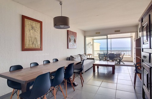Carnon-Plage Apartment | Beachfront 2BR Apartment with Parking in Carnon-Plage