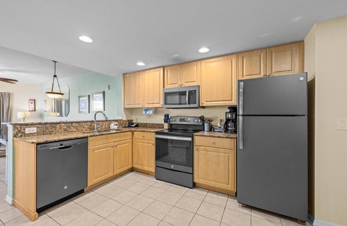Treasure Island Condo | Beachfront 2BR Condo: Tiki Bar & Pools