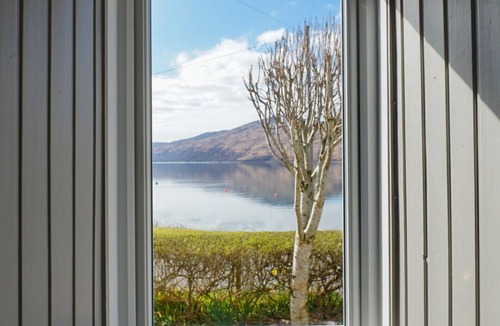 Glenelg House | Beachfront 3 Bedroom House