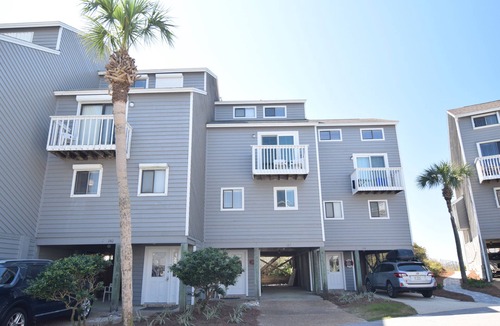 Port St. Joe House | BEACHFRONT 3 BR/3.5 bath townhome, steps to the beach! Dogs OK