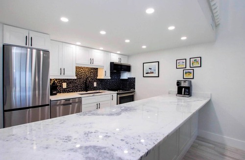 Captiva Villa | Beachfront 3BR Villa with Panoramic Gulf Views & Large Shared Pool w/King Bed