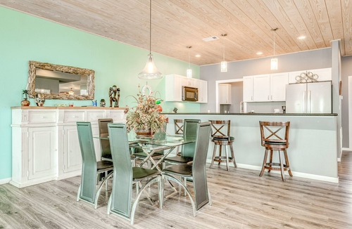 Gilchrist House | Beachfront 4br, Hot Tub, Multiple Deck, Sleeps 16