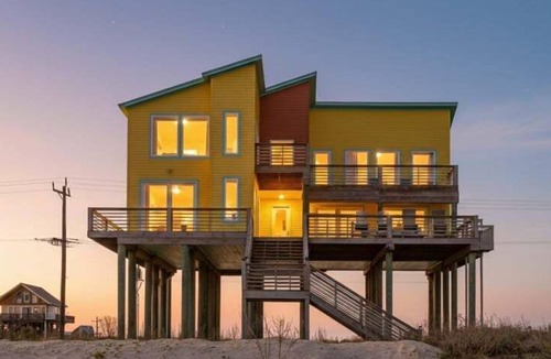 Gilchrist House | Beachfront 4br, Hot Tub, Multiple Deck, Sleeps 16