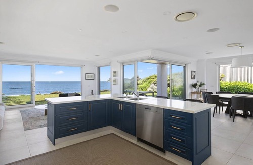 Pearl Beach House | Beachfront, 5 bedrooms, 5 bathroooms!