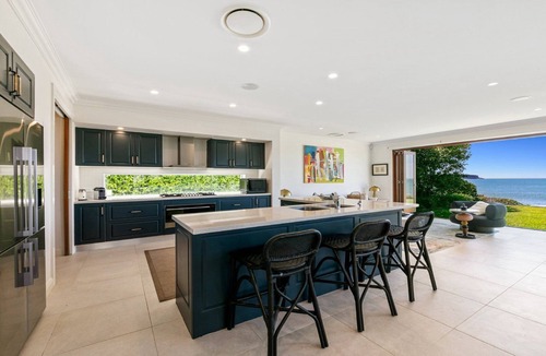 Pearl Beach House | Beachfront, 5 bedrooms, 5 bathroooms!