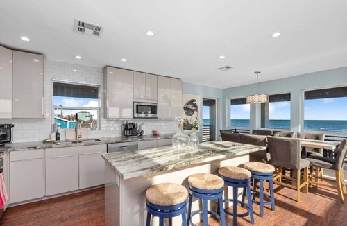Galveston House | Beachfront 5BR | Hot Tub | Game Room | Sleeps 19