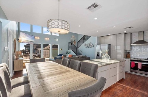 Galveston House | Beachfront 5BR | Hot Tub | Game Room | Sleeps 19