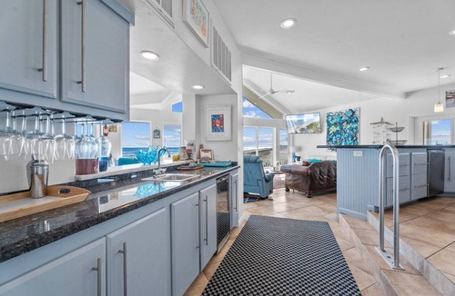 Bermuda Beach House | Beachfront 5BR | Hot Tub & Sauna | Wraparound Deck | Sleeps 14 | Pet-Friendly