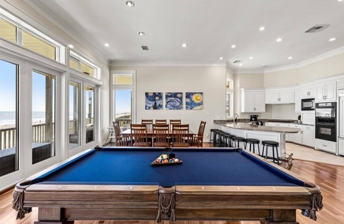 Pirates Beach West House | Beachfront 5BR | Hot Tub & Fire Pit | Game Room