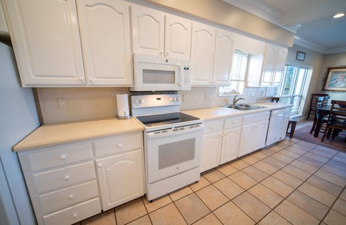 Plantation House | BEACHFRONT, 5BR/4.5BA, Sleeps 22, Elevator, Dog Friendly