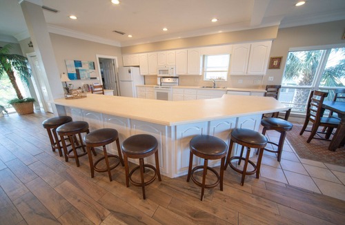 Plantation House | BEACHFRONT, 5BR/4.5BA, Sleeps 22, Elevator, Dog Friendly