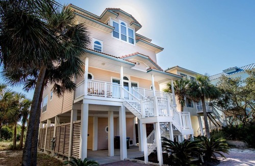 Plantation House | BEACHFRONT, 5BR/4.5BA, Sleeps 22, Elevator, Dog Friendly