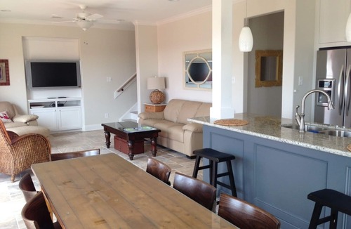 Surfside Beach House | BEACHFRONT. 6 BEDROOM, 4 BATHROOMS, GREAT DECK!