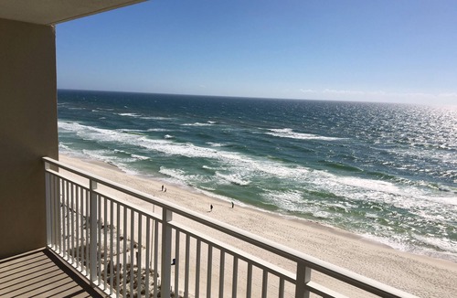 Panama City Beach Condo | Beachfront 9th Floor Luxury Condo! (Seasonal Beach Chair Service Included!)