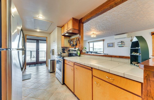 Anderson Island House | Beachfront Anderson Island Escape: Rainier Views!