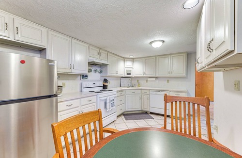 Anderson Island House | Beachfront Anderson Island Escape: Rainier Views!