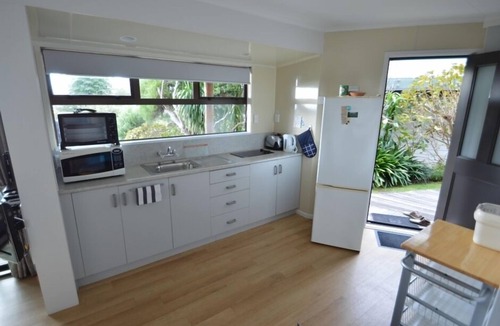 Coopers Beach Apartment | Beachfront Apartment - COOPERS BEACH
