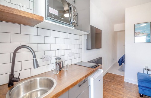 Colwyn Bay Cottage | Beachfront Apartment